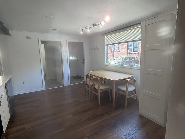 95 Howe St — Photo 14