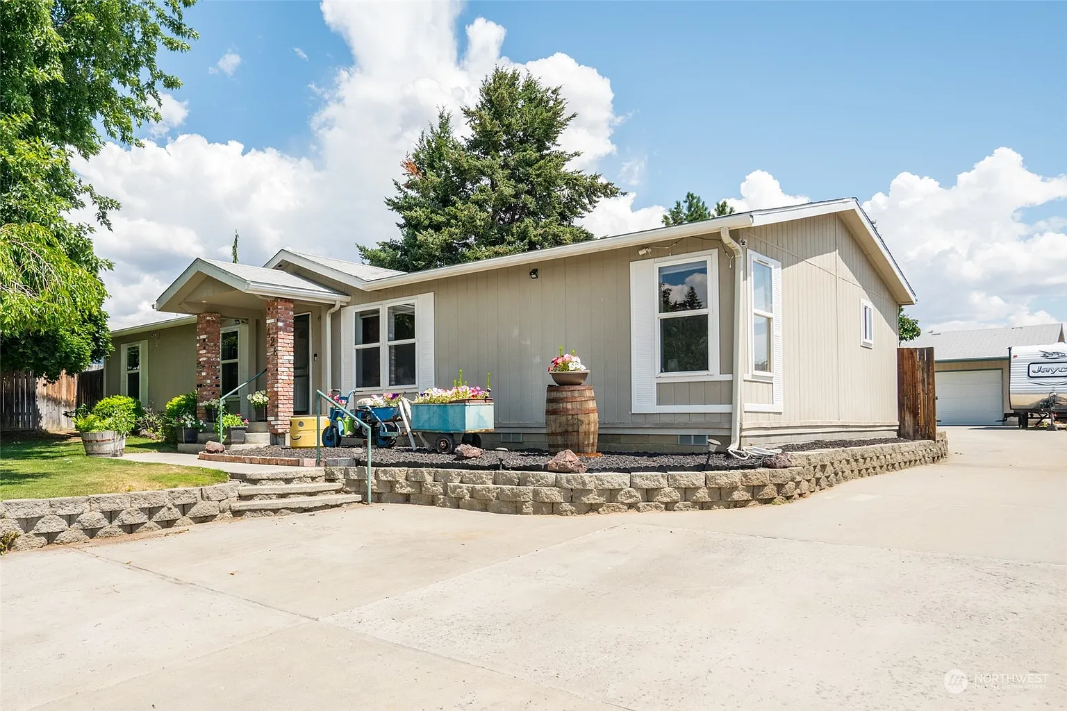 428 Neptune Place photo 1