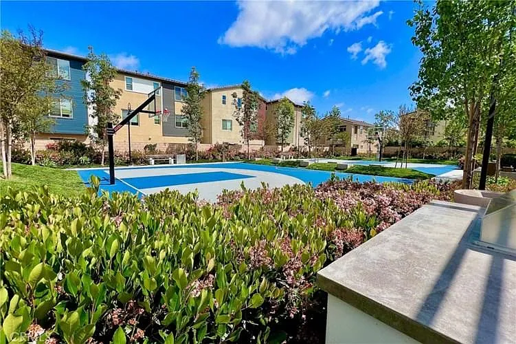 307 Carmona — Photo 4
