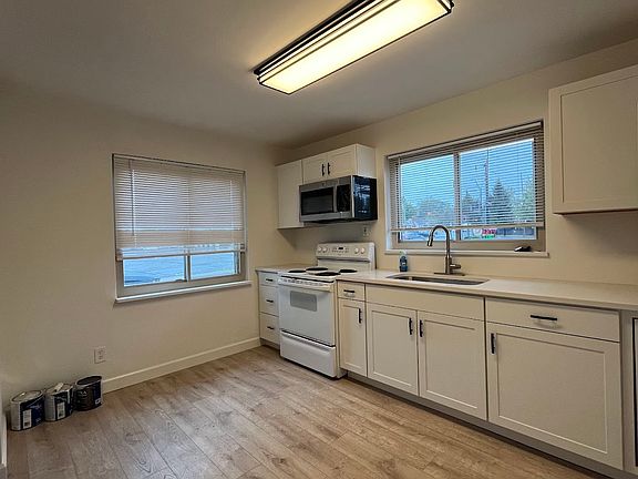 2nd image of 533 E Dorothy Ln Unit 1