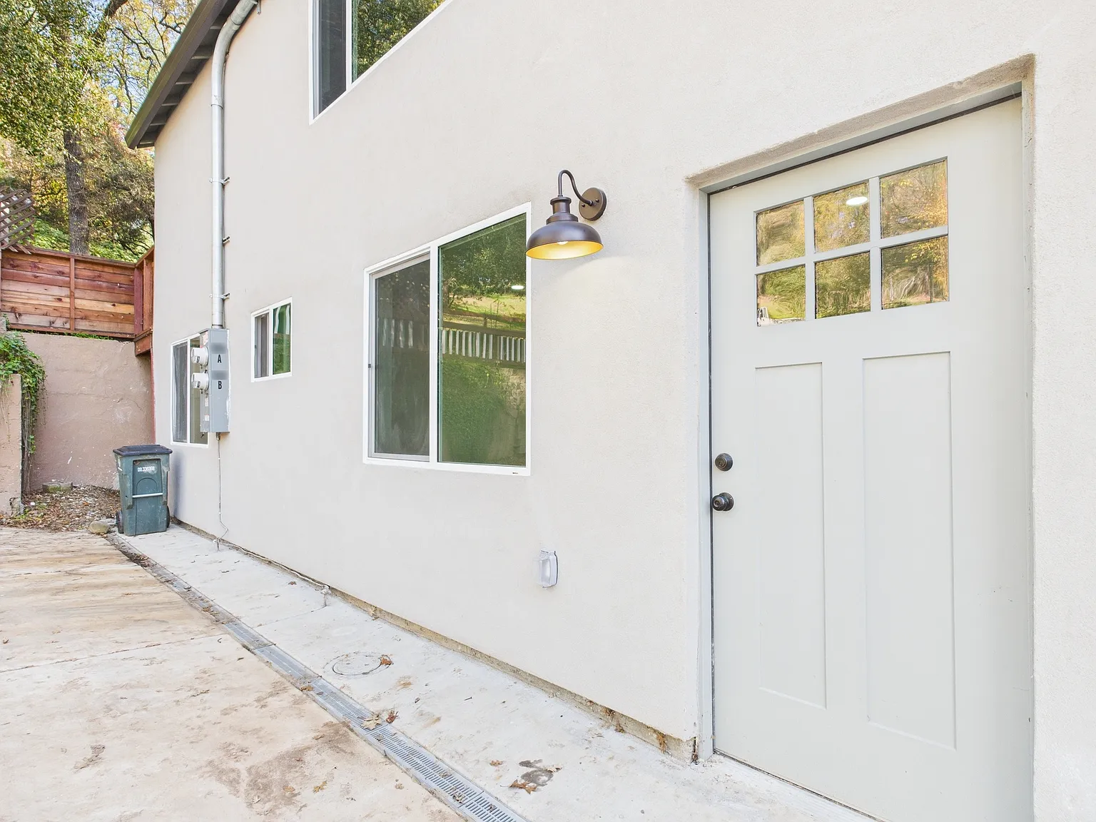 2 bed, 900 sqft, $2,195 — Photo 2