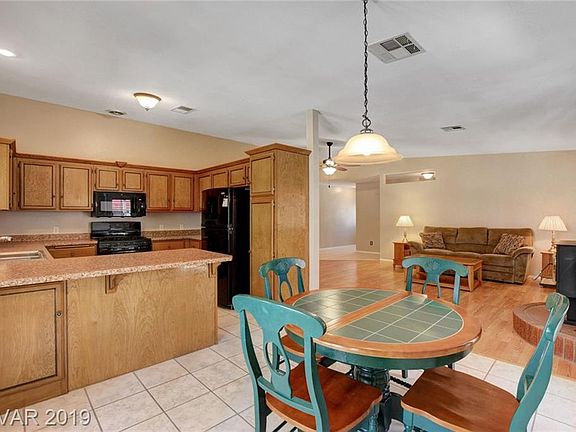 3rd image of 1118 Cummings Dr