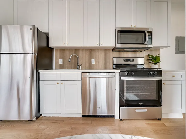 388 Communipaw Ave #2C — Photo 3
