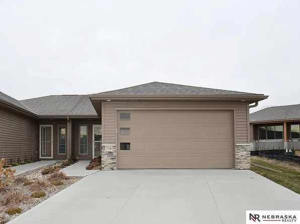 17120 Nicholas Cir, Omaha, NE 68118