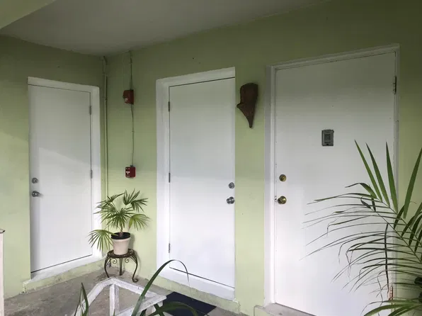 7600 SW 82nd St APT J213, Miami, FL 33143