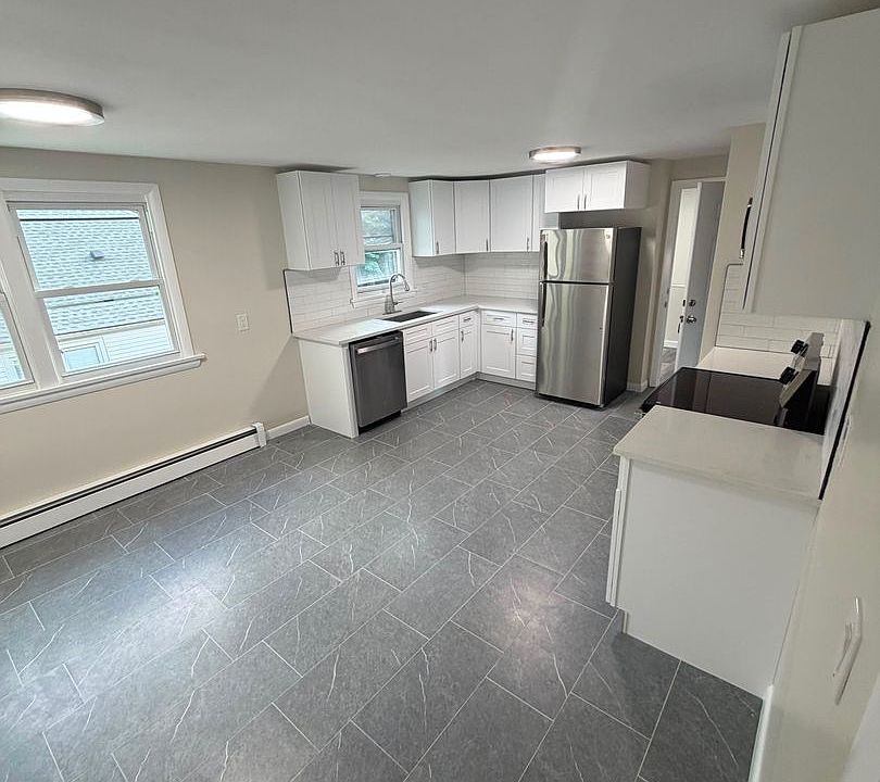 1st image of 15 Laurel St