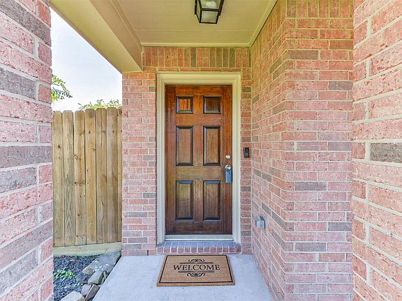 5th image of 8211 Cove Timbers Ln