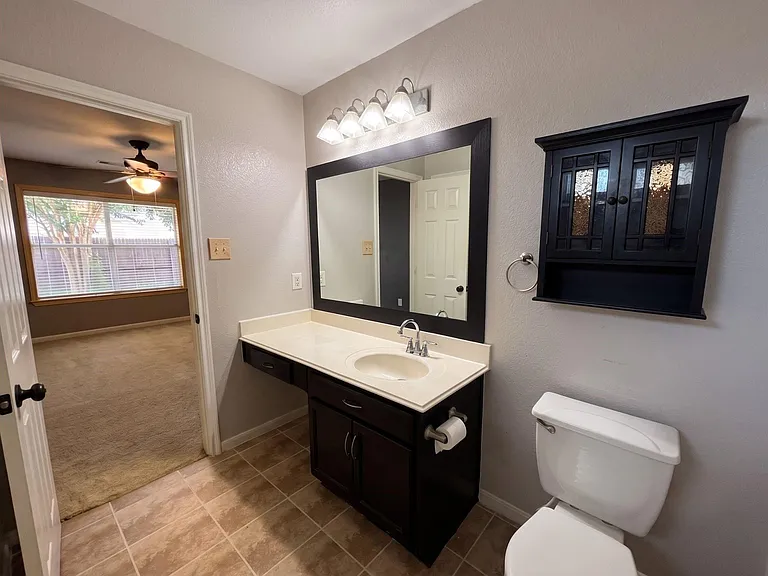 8102 Sanders Glen Ln — Photo 14