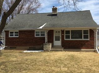 4528 N 101st St, Wauwatosa, WI 53225