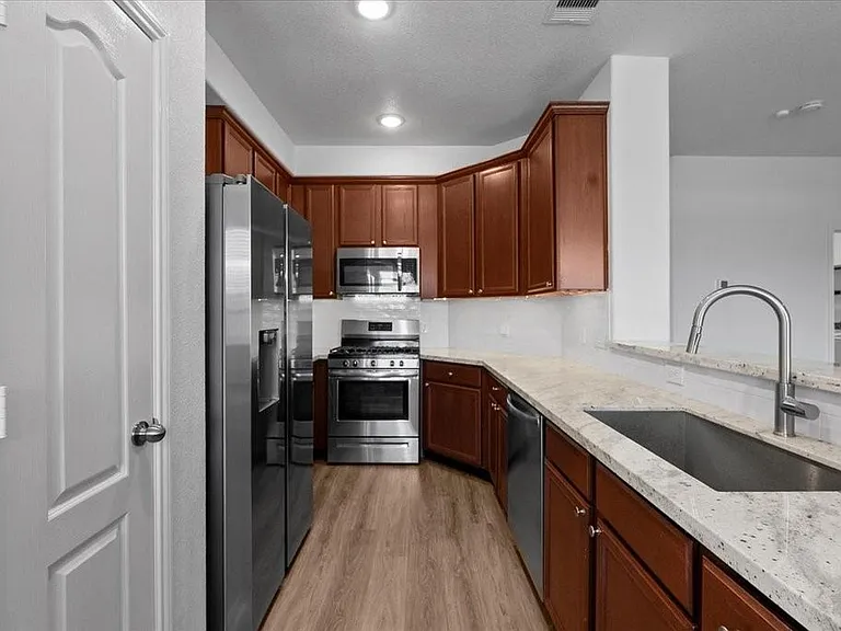 17114 Amarose Dr — Photo 2