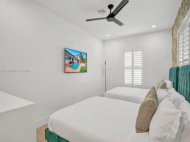 5440 NE 22nd Ave — Photo 38