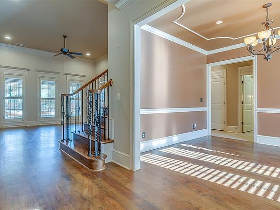 5th image of 9512 Crescent Lodge Dr