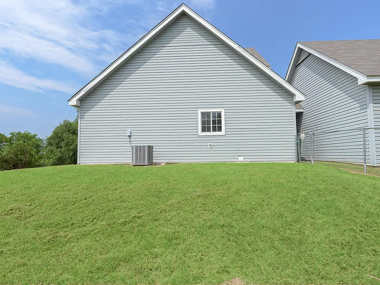 1810 Mesa Oaks Cir — Photo 51