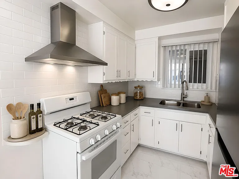 228 S Mariposa Ave #16 — Photo 8