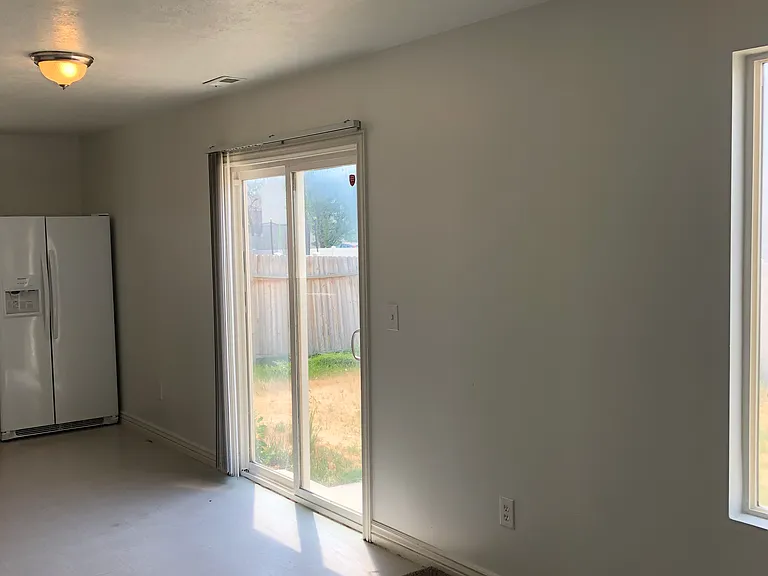 2272 E Hawthorne St — Photo 11