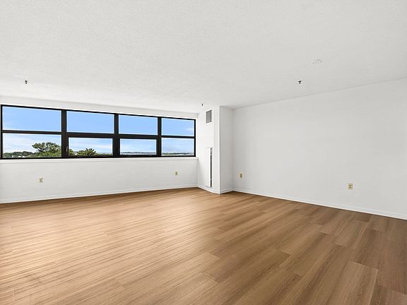 3rd image of 1 Adams St Unit 706
