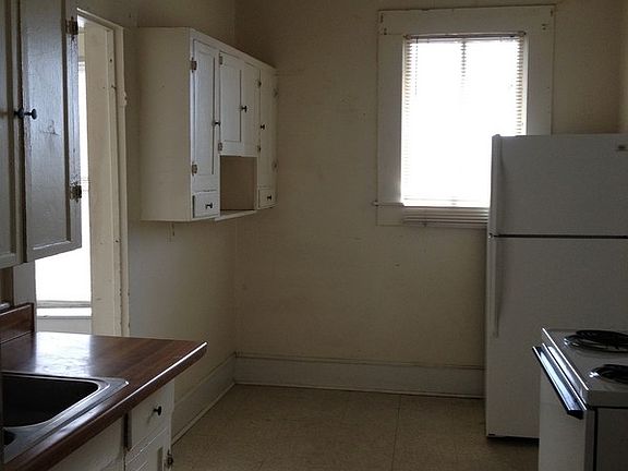 2nd image of 107 N 5th St APT C
