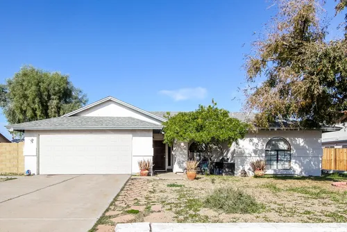 8708 W Seldon Ln Photo 1
