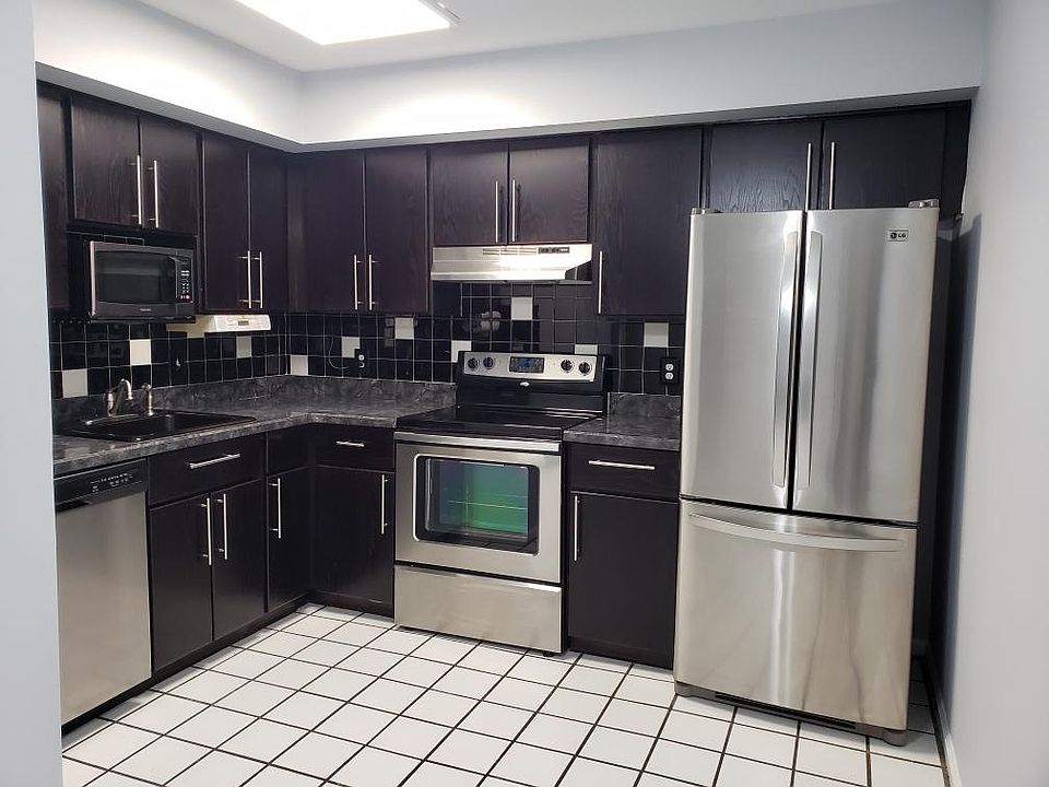 1st image of 283 Sassafras Ct