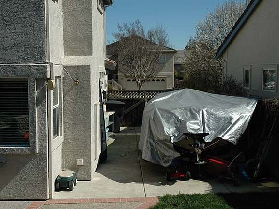 side yard / RV parking