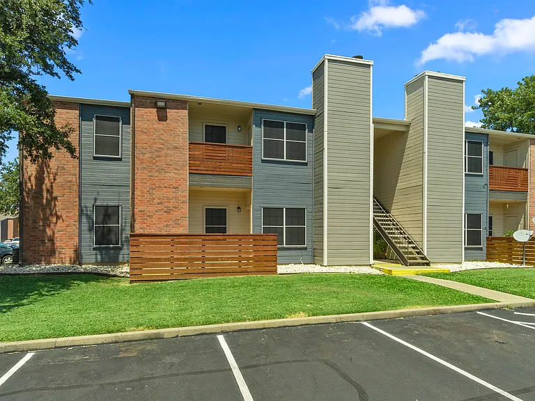23Hundred Apartments — Photo 43