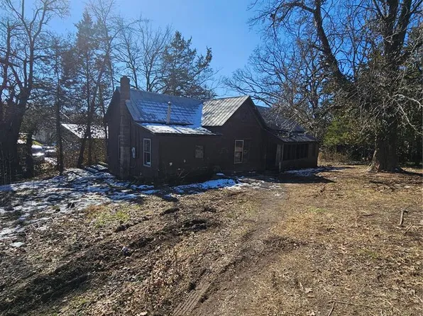 513 Elm St, Bourbon, MO 65441