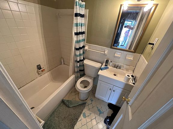 Downstairs full bathroom