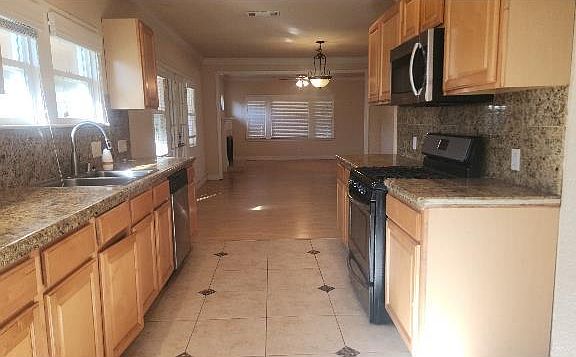 3rd image of 718 E Clinton Ave