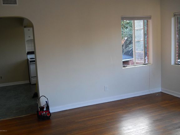 5th image of 2550 Dellwood Ave #2