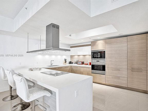3rd image of 17301 Biscayne Blvd APT 1207