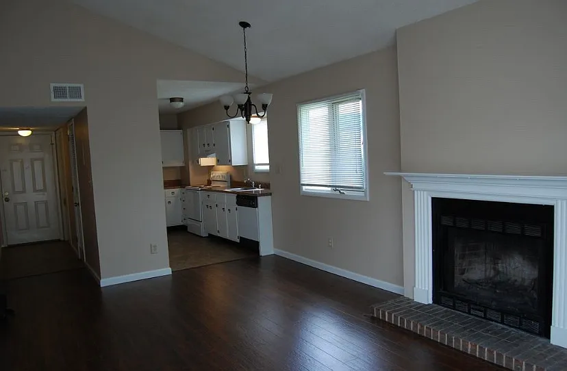 Wynterhall Rd SE, Huntsville — Photo 3