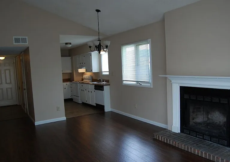 2426 Wynterhall Rd SE #E — Photo 3