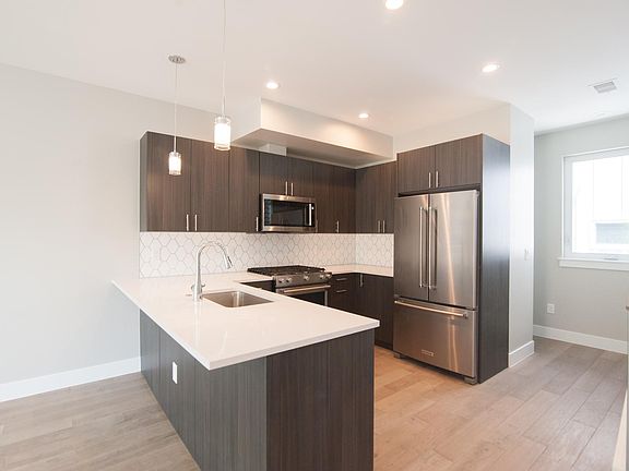 Beautiful spacious kitchen