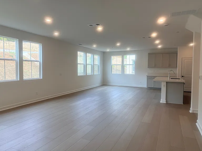 2713 Faye Dr — Photo 6
