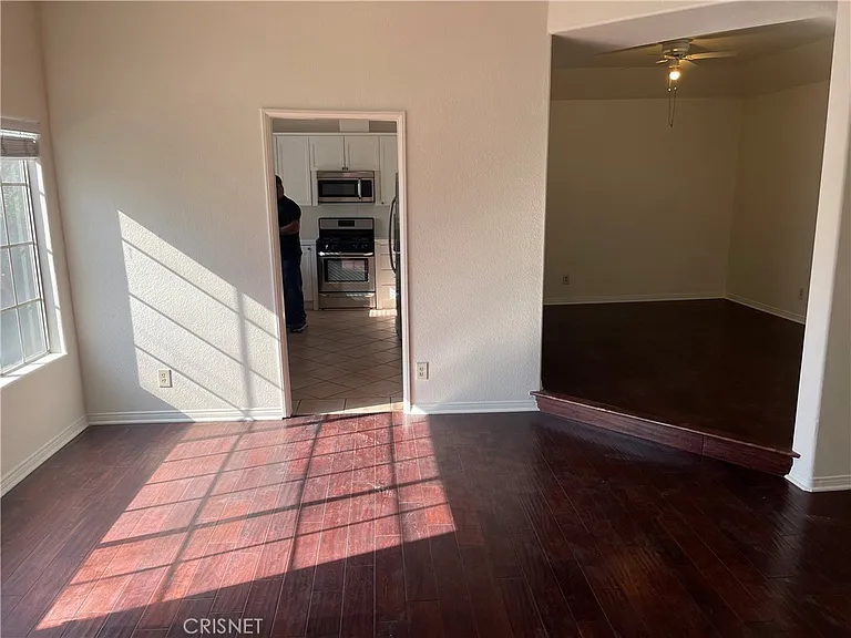 10630 Moorpark St #104 — Photo 34