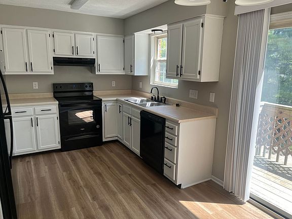4th image of 255 Autumn Way APT 2