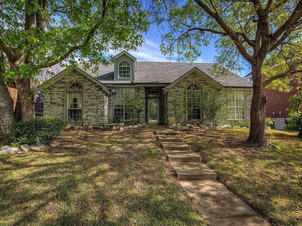 2737 Windswept Ln