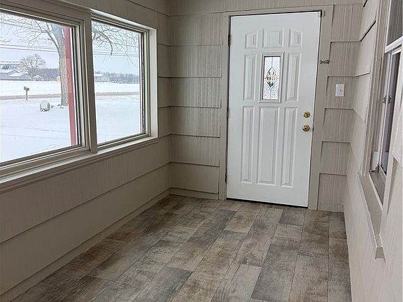 2nd image of 3065 Dover Rd