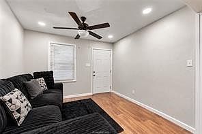3rd image of 4603 Castle Ave