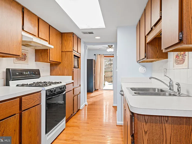 2053 Mayflower Dr — Photo 14