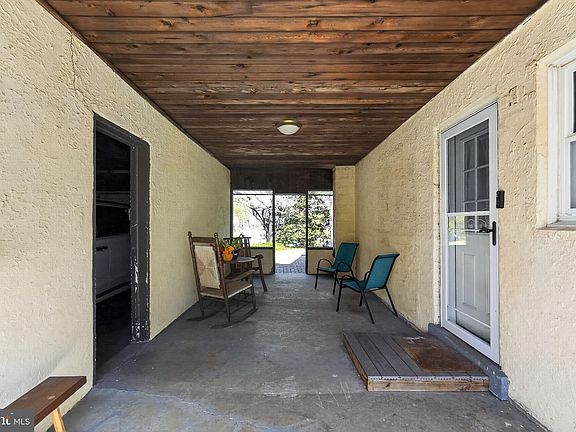 3rd image of 871 Roberts Rd
