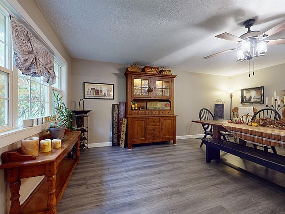4th image of 8 Cacapon Cir