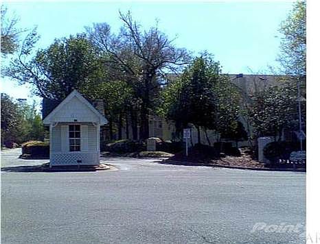 Just a short walk to Tradewinds Shopping Center featuring TJ Maxx, Dollar General, Shoe Station and more.....