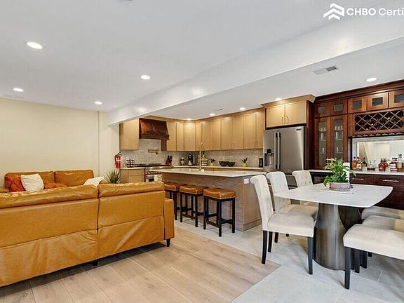 2nd image of 267 N Michigan Ave