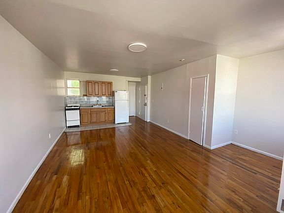 3rd image of 2849 W 20th St #2F