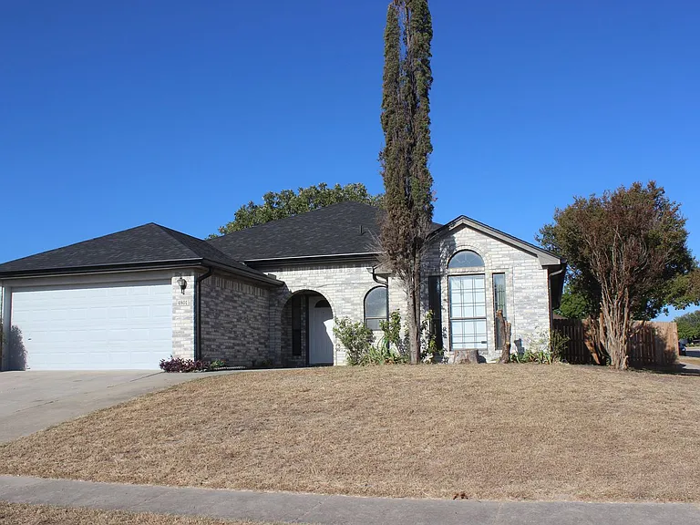 4801 Addie Dr — Photo 2