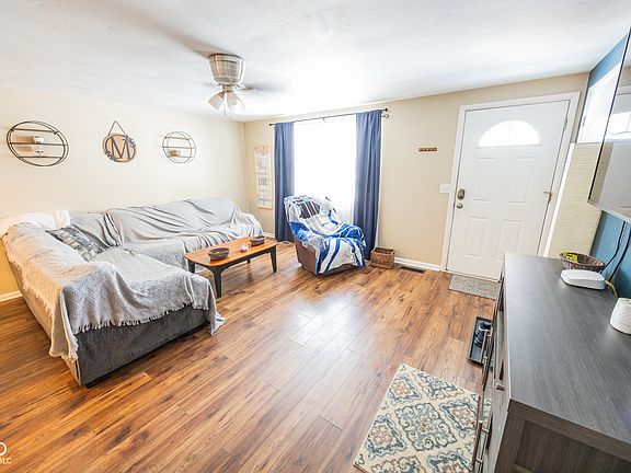 3rd image of 909 North Dr