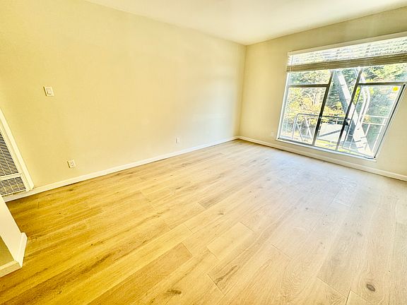 5th image of 543 Buena Vista Ave W #1