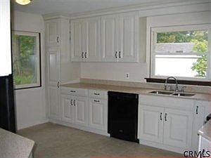 4th image of 8 Marville Dr