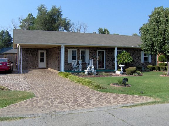 2nd image of 904 Grimes St